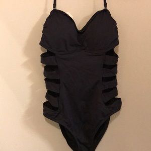 Kenneth Cole reaction medium black swimsuit